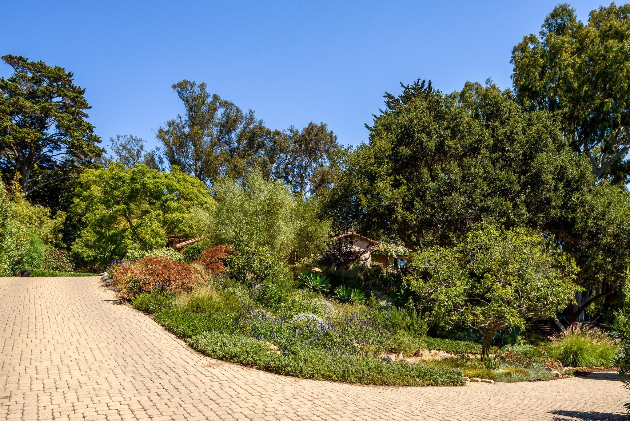 726 El Rancho Road Montecito, CA 93108 - Photo 5 of 43 Entry Drive