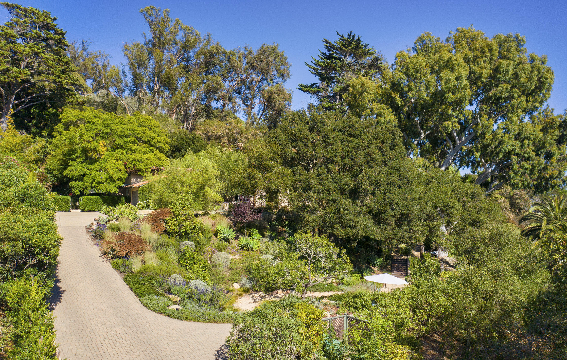 726 El Rancho Road Montecito, CA 93108 - Photo 6 of 43 Entry Drive