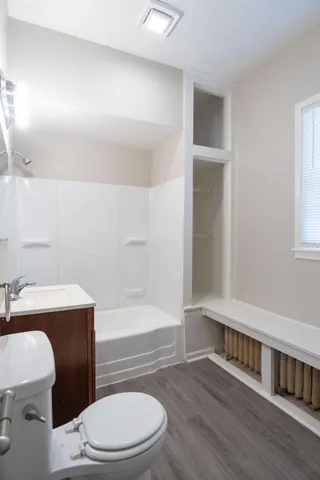 $2,400 | 1220 Burr Street North, St. Paul, MN 55130