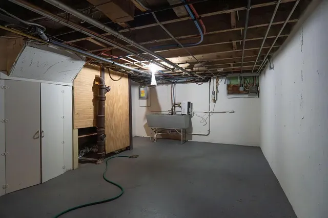 $2,400 | 1220 Burr Street North, St. Paul, MN 55130