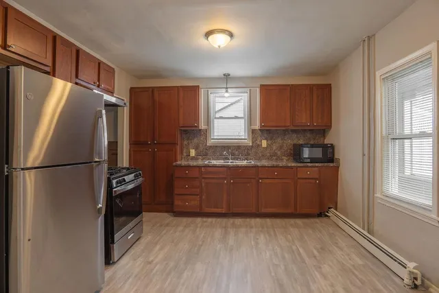 $2,400 | 1220 Burr Street North, St. Paul, MN 55130