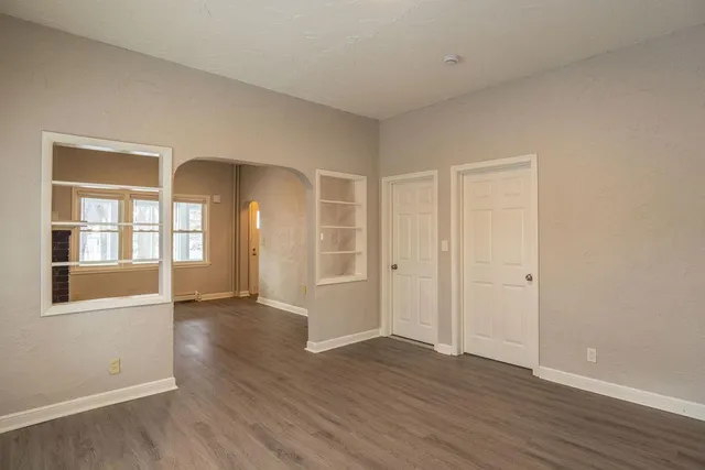 $2,400 | 1220 Burr Street North, St. Paul, MN 55130