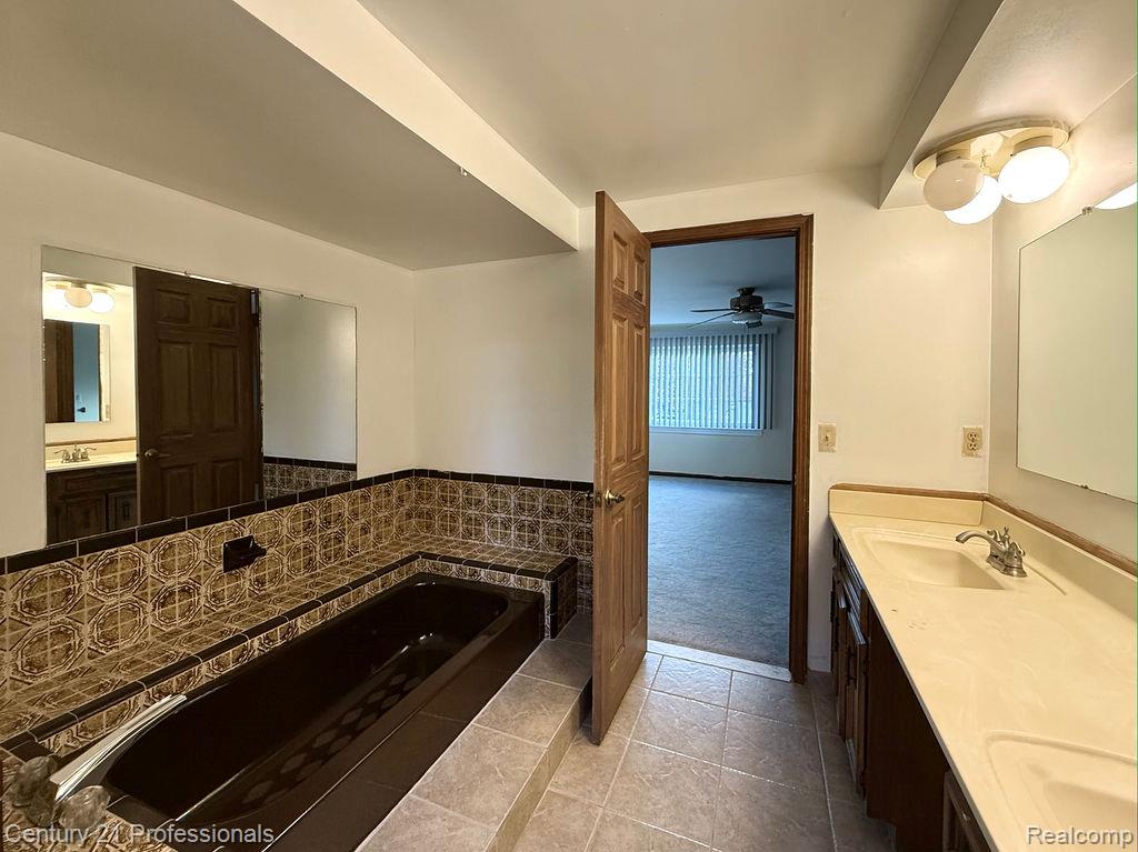 100 Longford Drive Rochester Hills, MI 48309 - Photo 24 of 47