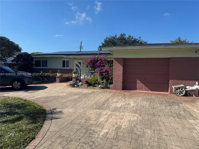 $1,300 | Boulevard Heights, Pembroke Pines, FL 33024