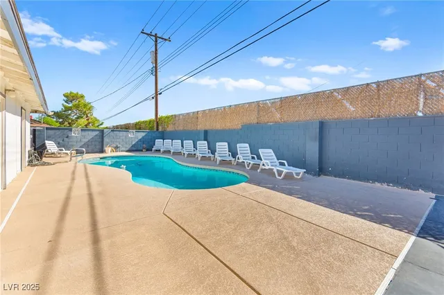 $2,738 | 1531 Commanche Drive, Las Vegas, NV 89169