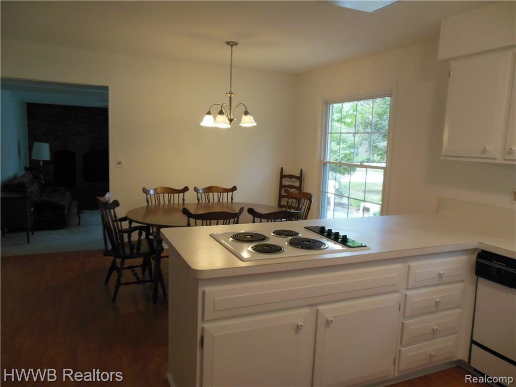 30019 Wicklow Road Farmington Hills, MI 48334 - Photo 10 of 17