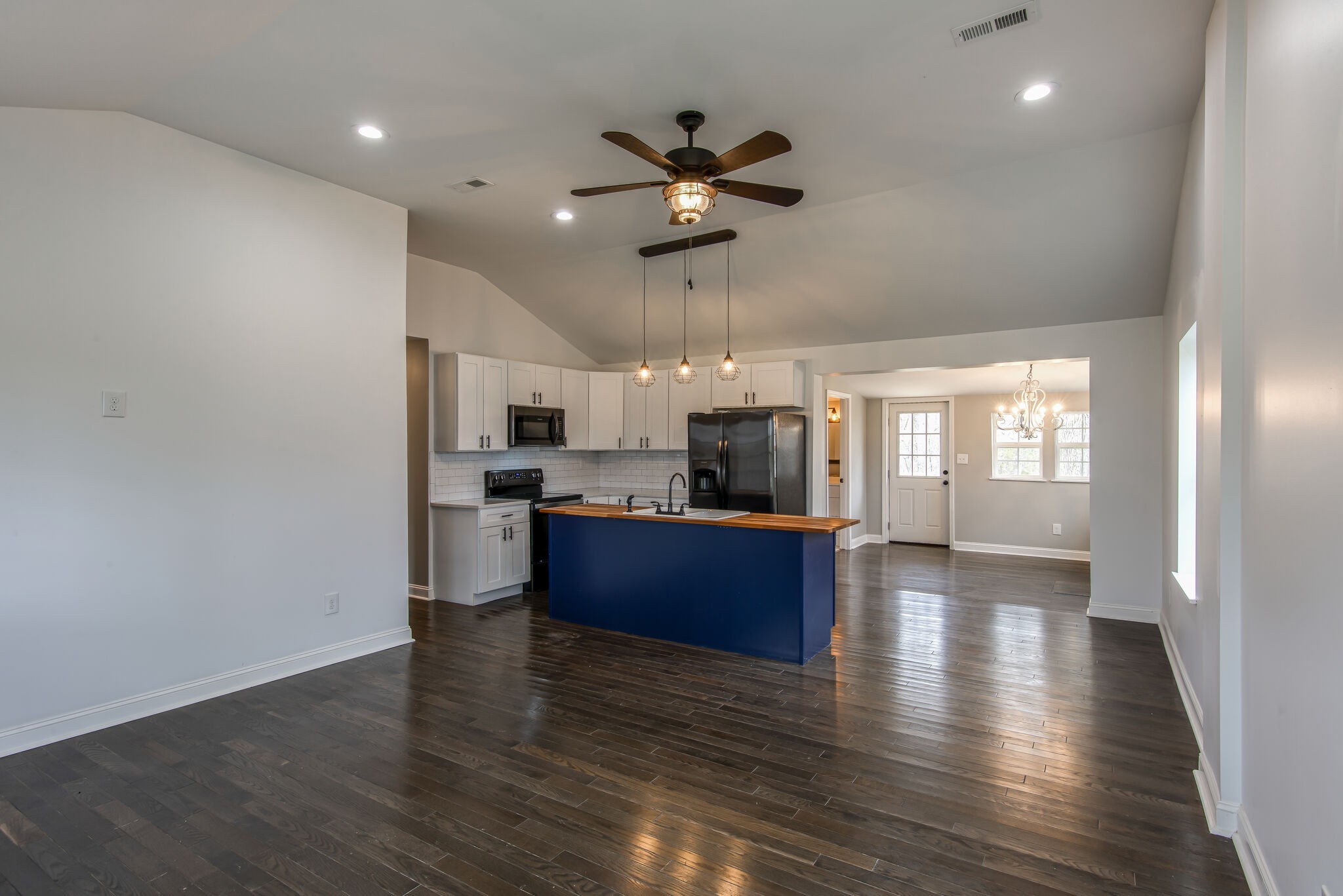 1054 Waynoe Road Ashland City, TN 37015 - Photo 8 of 20 Gallery Image 8