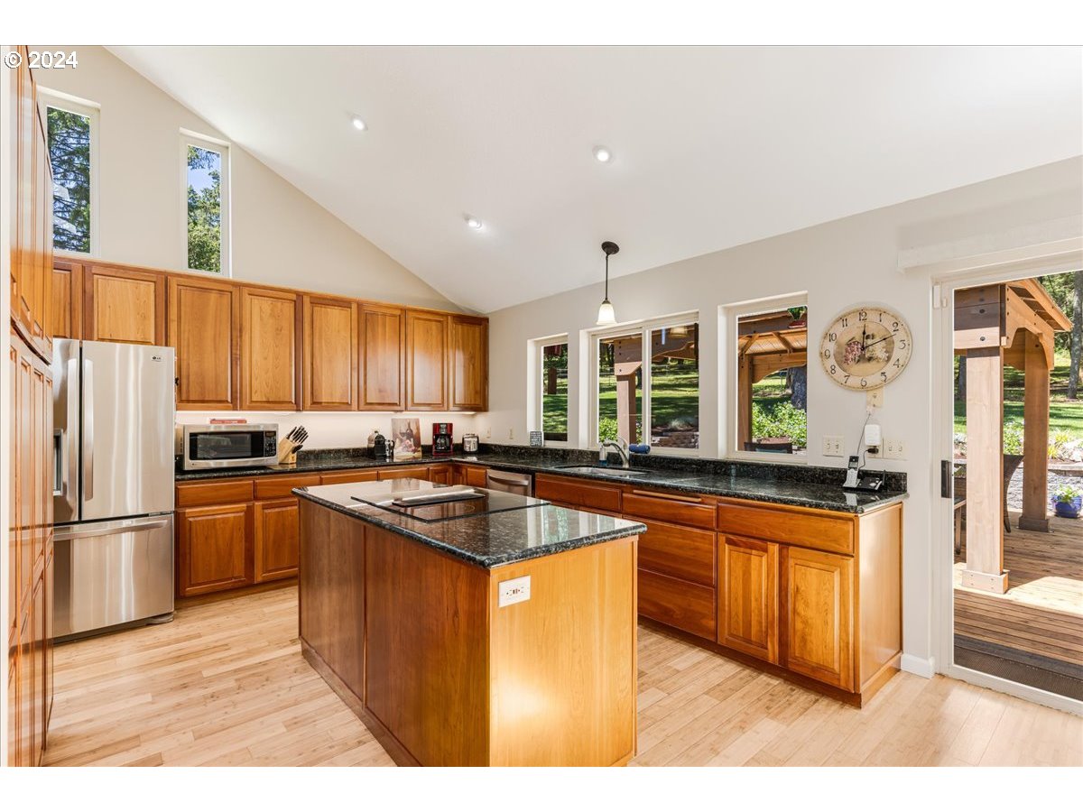 18698 Northeast Williamson Road Newberg, OR 97132 - Photo 10 of 47 Gallery Image 10