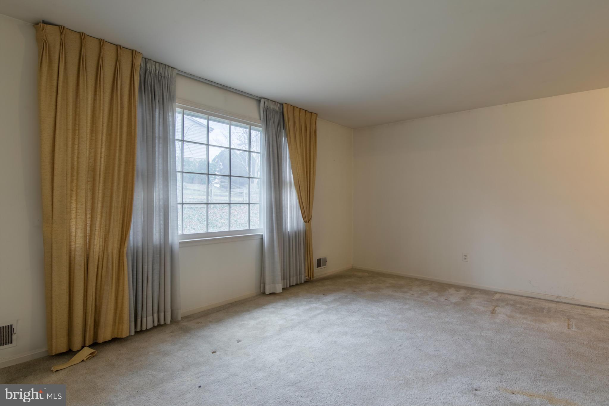 9215 Setter Place Springfield, VA 22153 - Photo 11 of 23 an empty room with windows