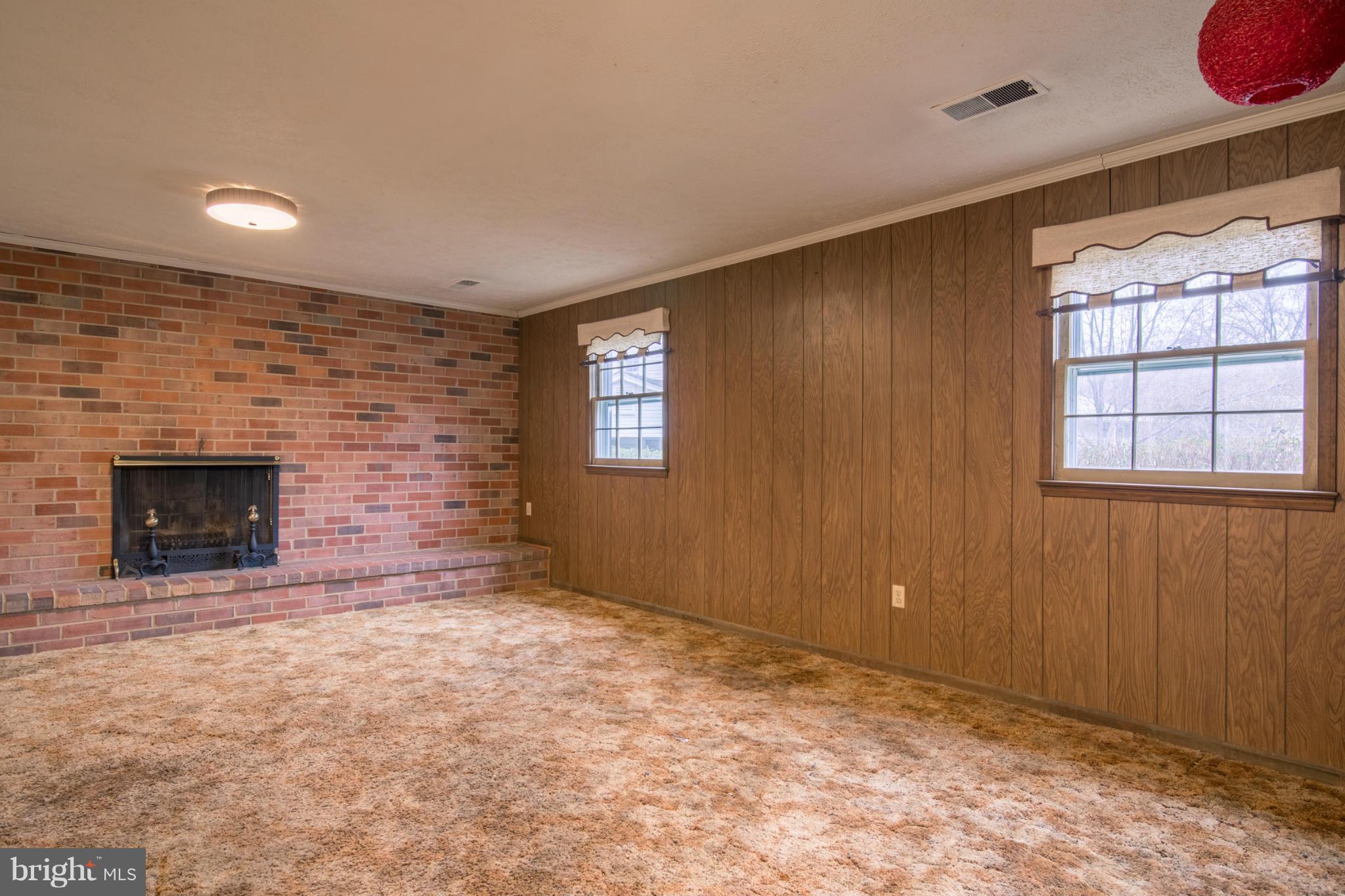 9215 Setter Place Springfield, VA 22153 - Photo 19 of 23 an empty room with windows