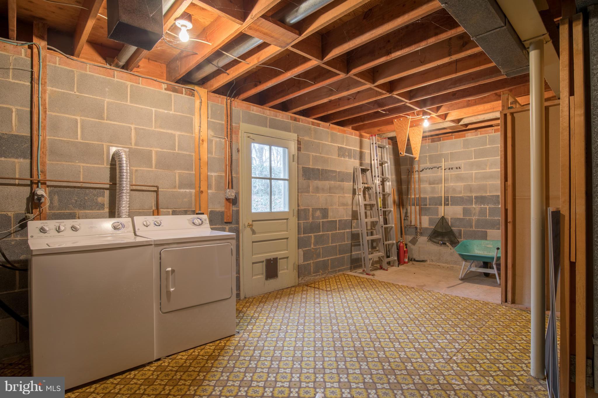 9215 Setter Place Springfield, VA 22153 - Photo 22 of 23 a utility room with dryer and washer