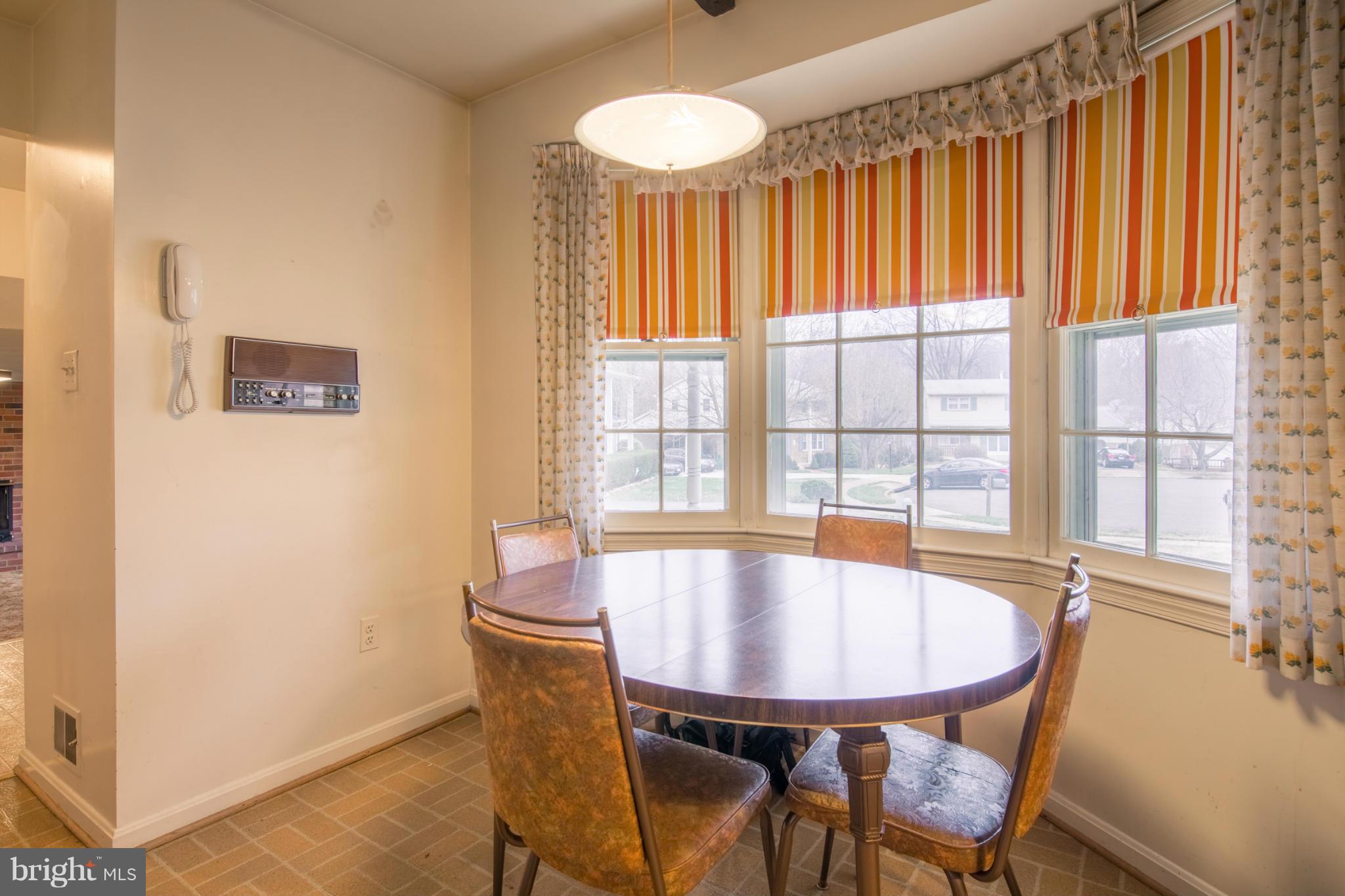 9215 Setter Place Springfield, VA 22153 - Photo 9 of 23 a dining room with furniture and window