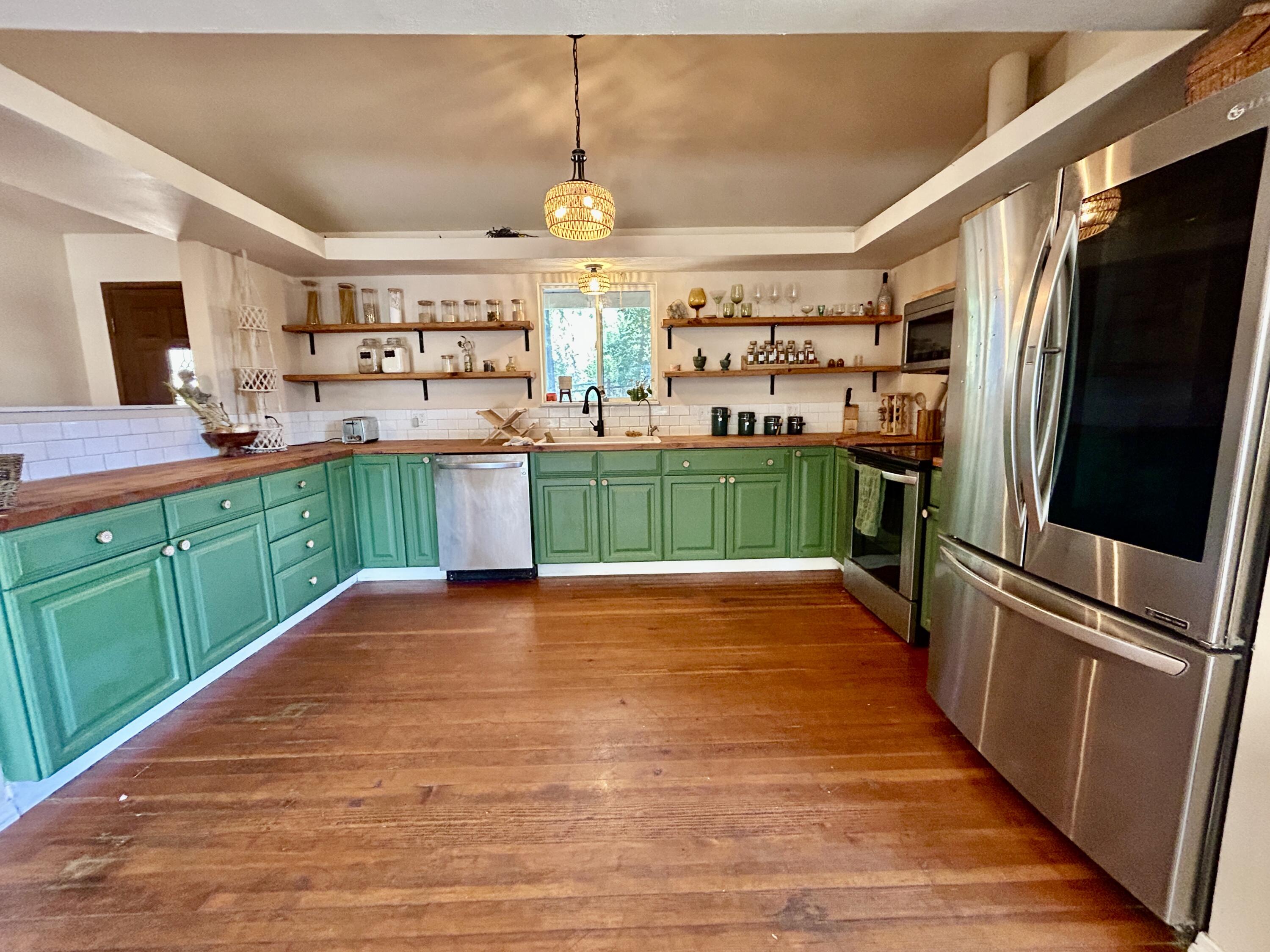 467 Draper Valley Road Selma, OR 97538 - Photo 9 of 21 kitchen