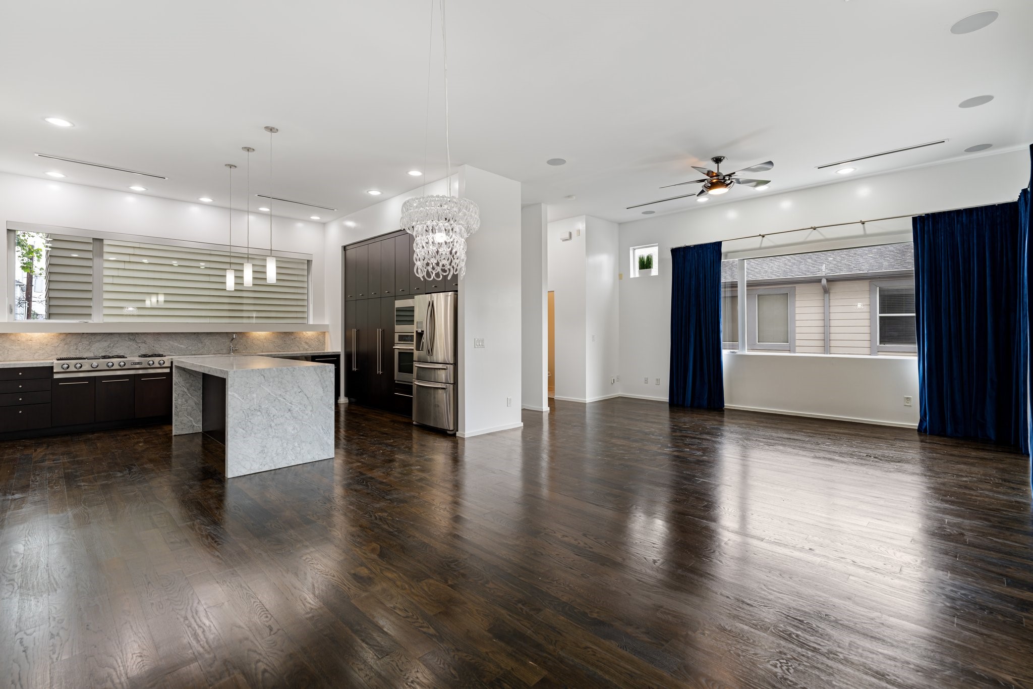 1728 Michigan Street, Unit B Houston, TX 77006 - Photo 2 of 24 This well-maintained home features rich 5" oak hardwoods and fresh paint throughout.