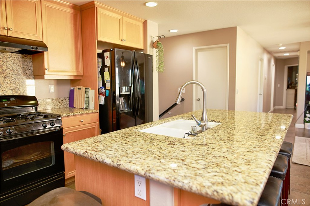 8090 Cornwall Court, Unit 51 Rancho Cucamonga, CA 91739 - Photo 9 of 36 kitchen