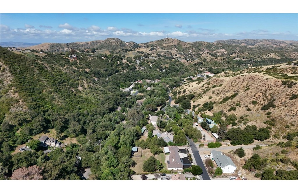 28532 Markuson Road Silverado, CA 92676 - Photo 4 of 7