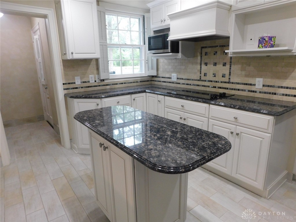 2401 Signal Hill Road Springfield, OH 45504 - Photo 5 of 40