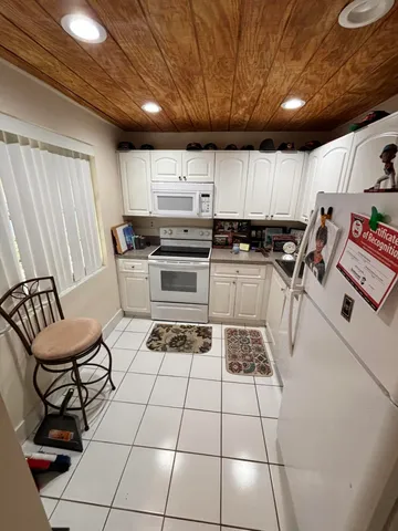 $136,999 | 3121 Northwest 47th Terrace, Unit 107, Lauderdale Lakes, FL 33319