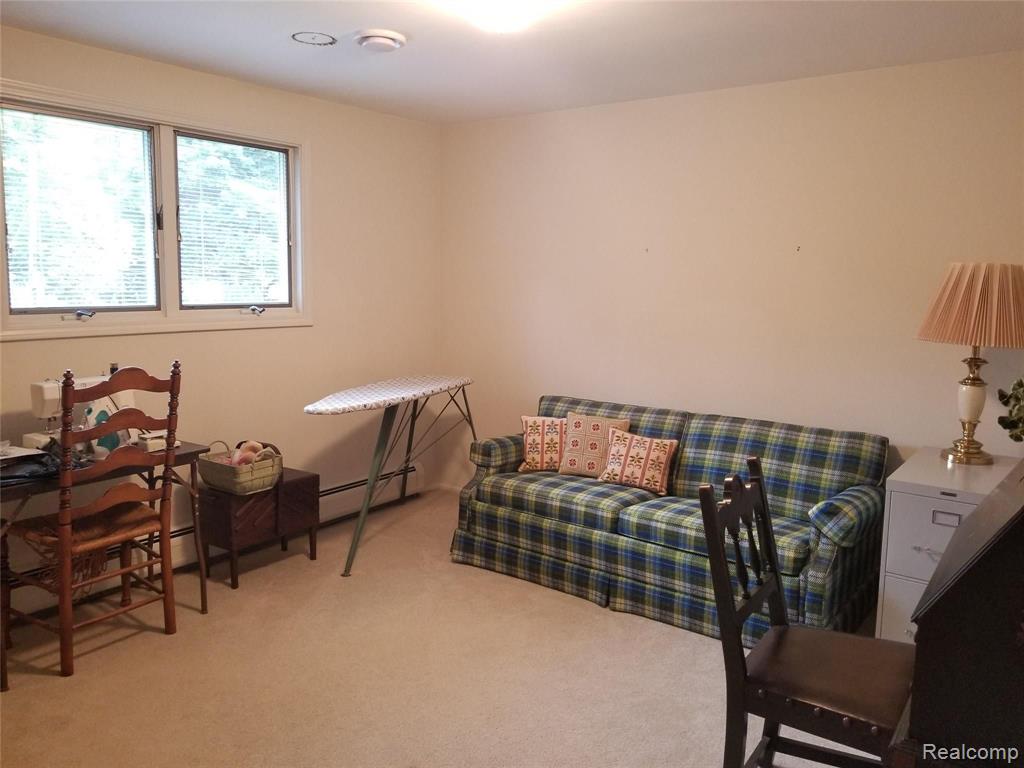 16146 Riverside Street Livonia, MI 48154 - Photo 15 of 26 Gallery Image 15