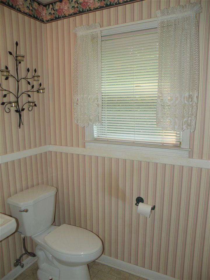 3041 Carnoustie Road Memphis, TN 38128 - Photo 11 of 25 off of the kitchen area