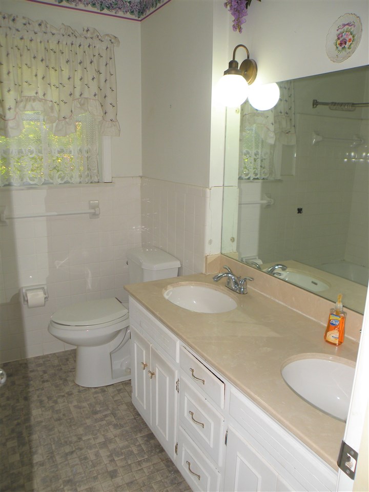 3041 Carnoustie Road Memphis, TN 38128 - Photo 14 of 25 2nd full bath