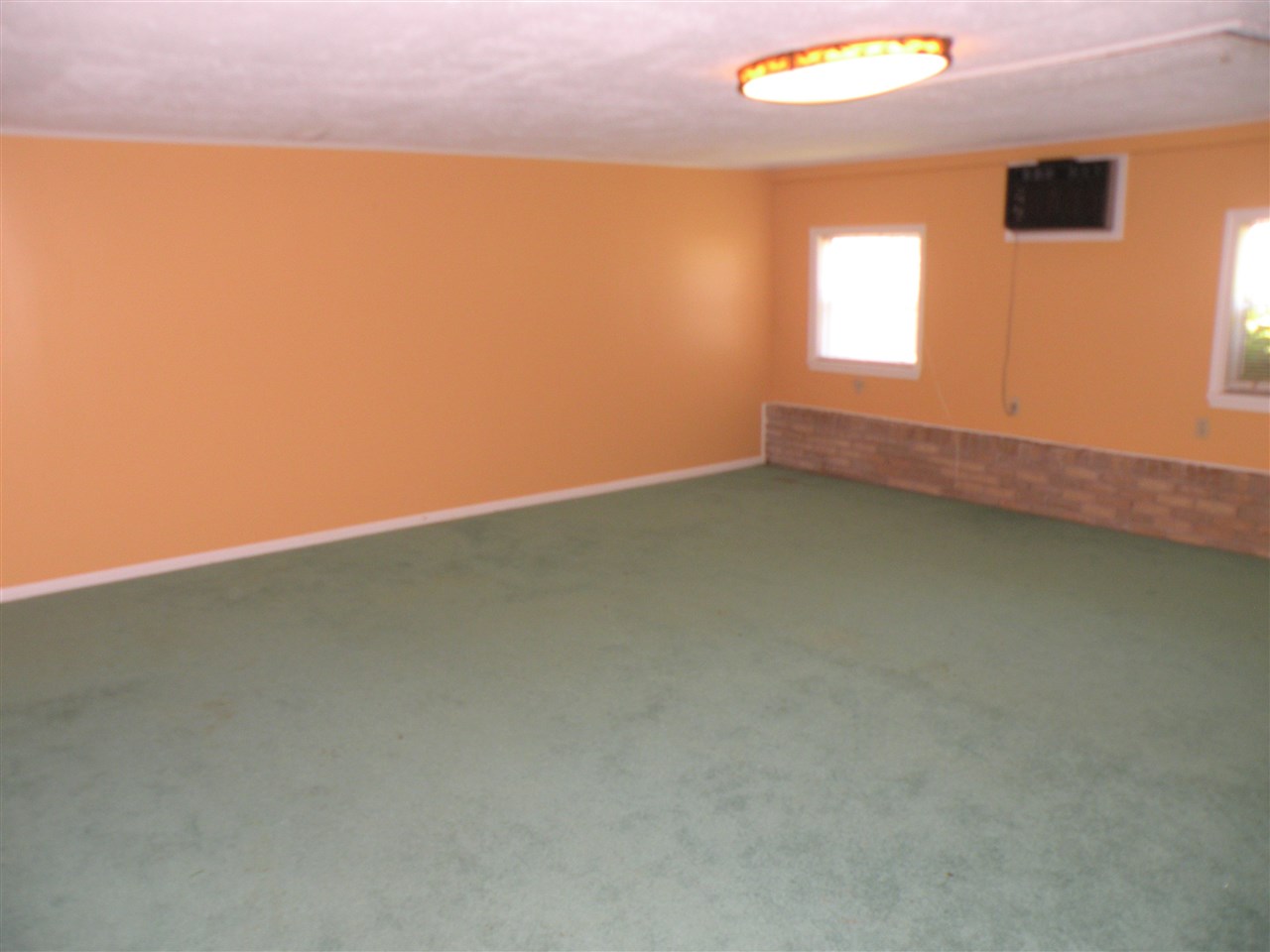 3041 Carnoustie Road Memphis, TN 38128 - Photo 10 of 25 Play room or media room - This extra large room was formerly the garage.