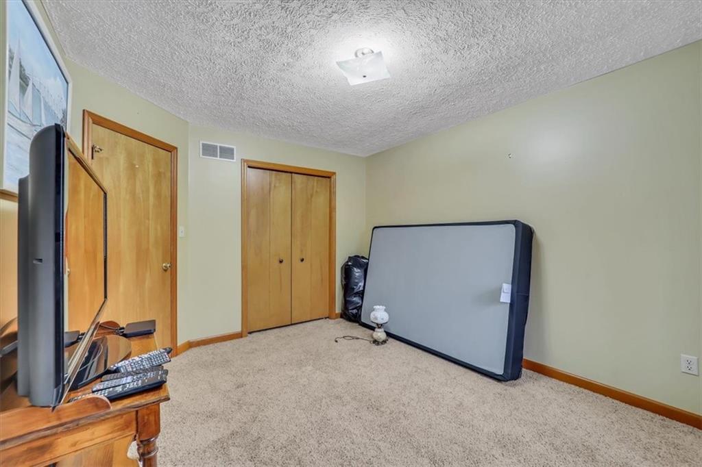 351 Cobblestone Circle McKees Rocks, PA 15136 - Photo 15 of 23 a view of room