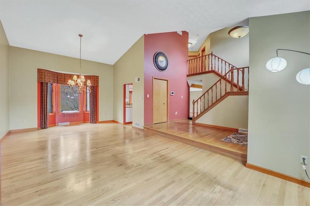 351 Cobblestone Circle McKees Rocks, PA 15136 - Photo 4 of 23