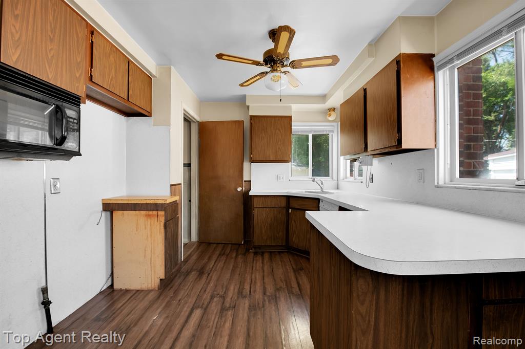 23303 Teppert Avenue Eastpointe, MI 48021 - Photo 9 of 32