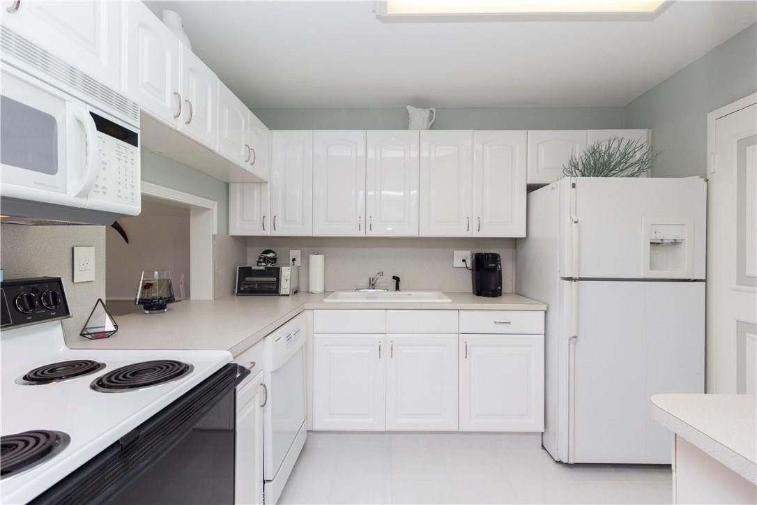 336 North Birch Road, Unit 10C Fort Lauderdale, FL 33304 - Photo 5 of 24 Kitchen