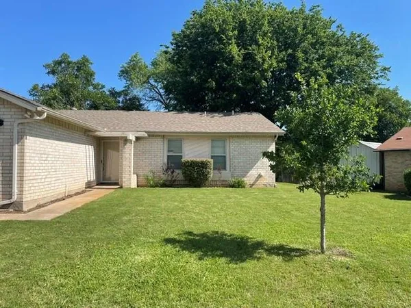 $1,950 | 7208 Southridge Trail, Fort Worth, TX 76133