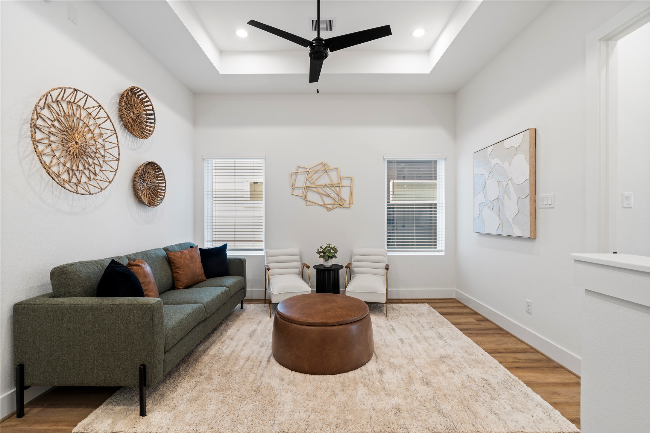 2706 Fox Street Houston, TX 77003 - Photo 19 of 39 a living room with couch and a window