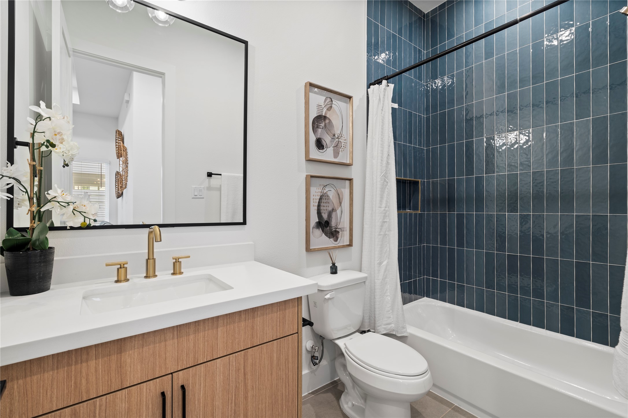2706 Fox Street Houston, TX 77003 - Photo 30 of 39 a bathroom with a sink a toilet and shower