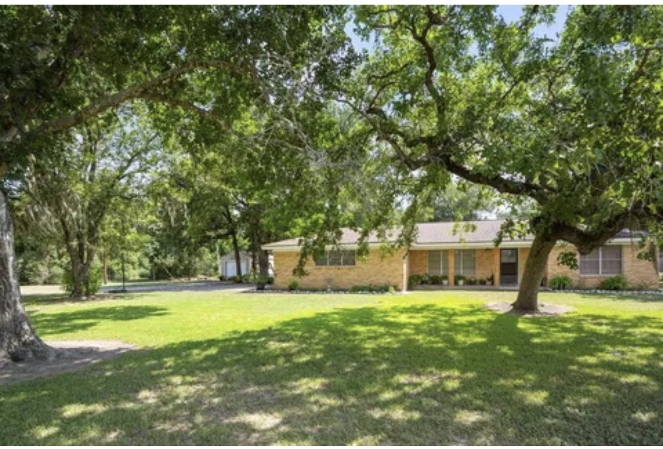 a view of a house with a big yard