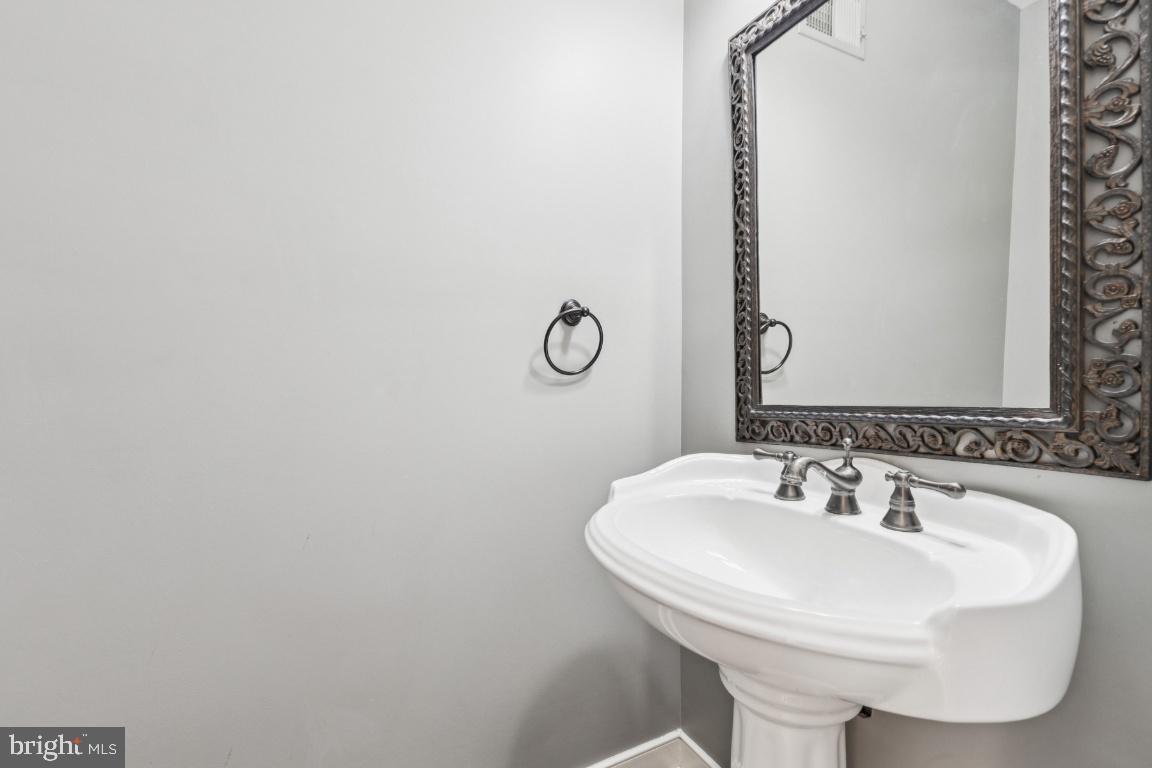 3322 Fleet Street Baltimore, MD 21224 - Photo 6 of 23