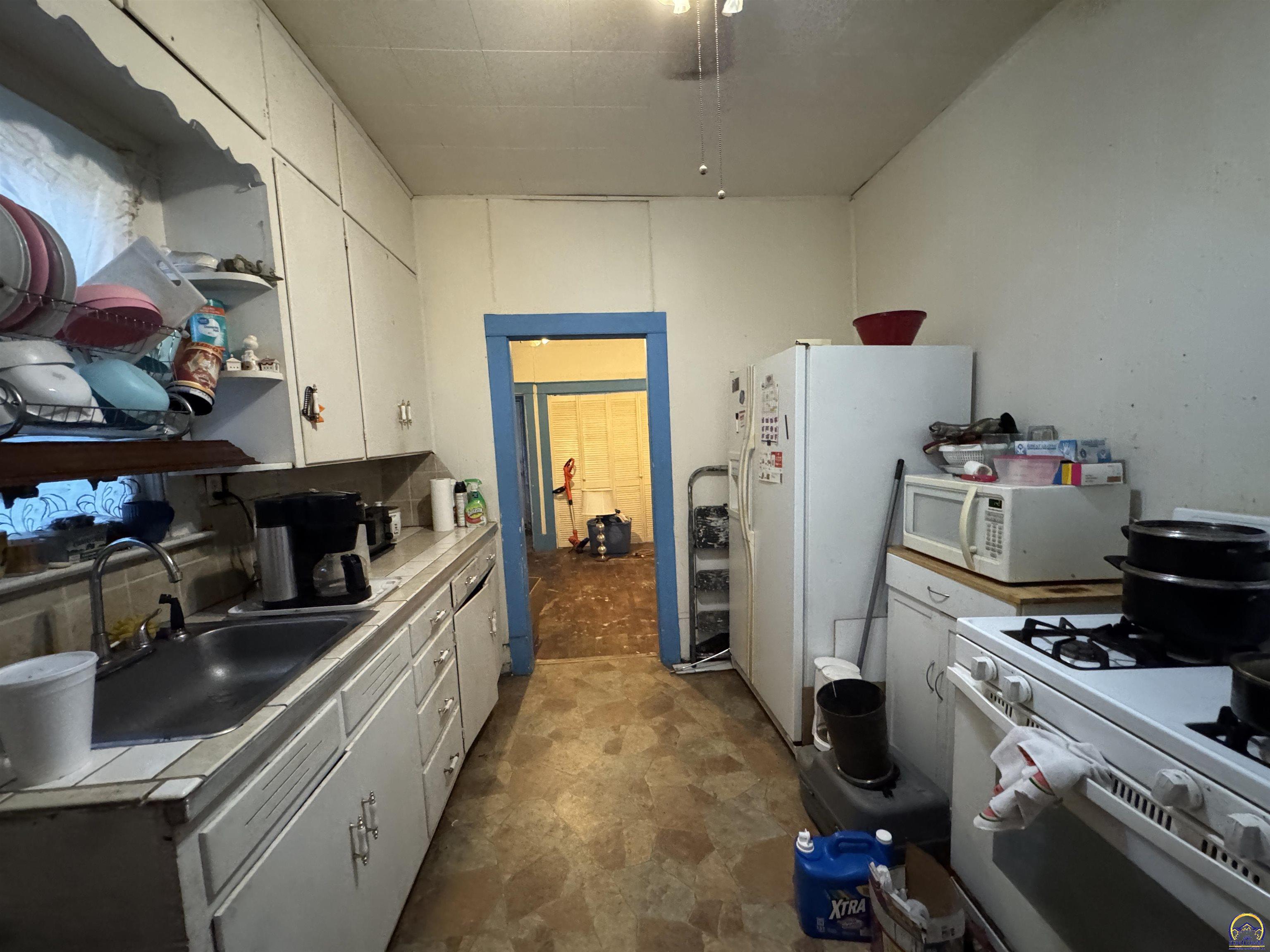 1630 Southwest Buchanan Street Topeka, KS 66604 - Photo 3 of 23