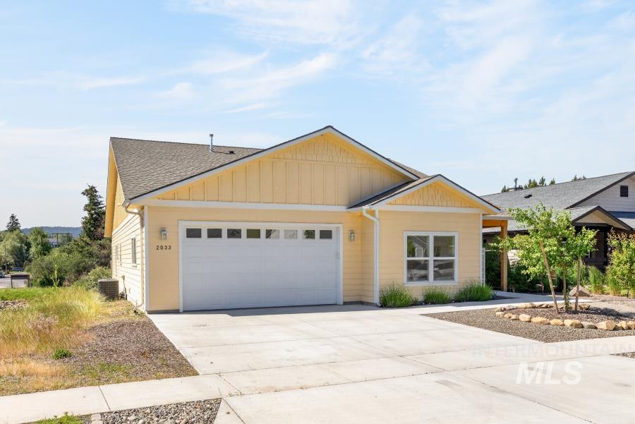 2033 West View Drive Moscow, ID 83843 - Photo 2 of 50