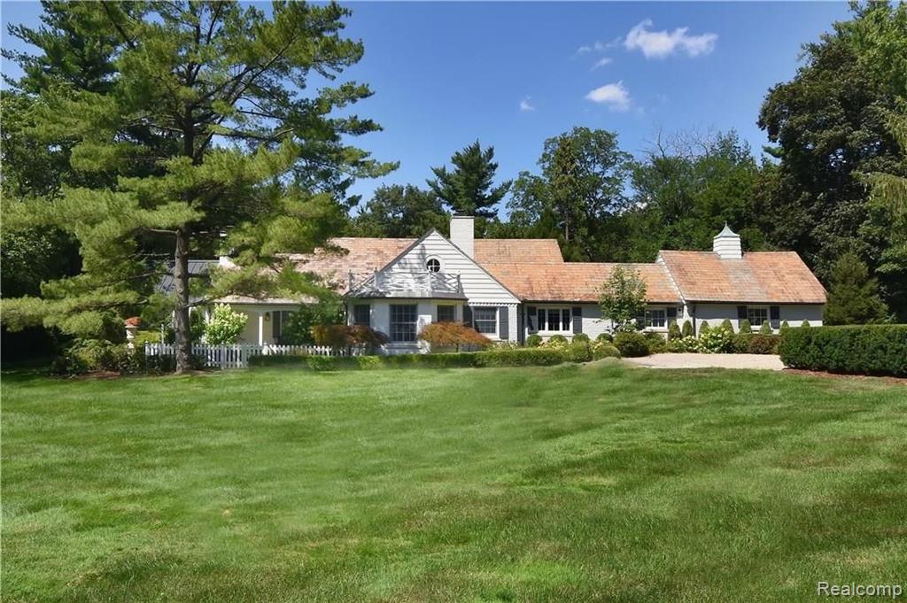 32135 Bingham Road Bingham Farms, MI 48025 - Photo 3 of 47
