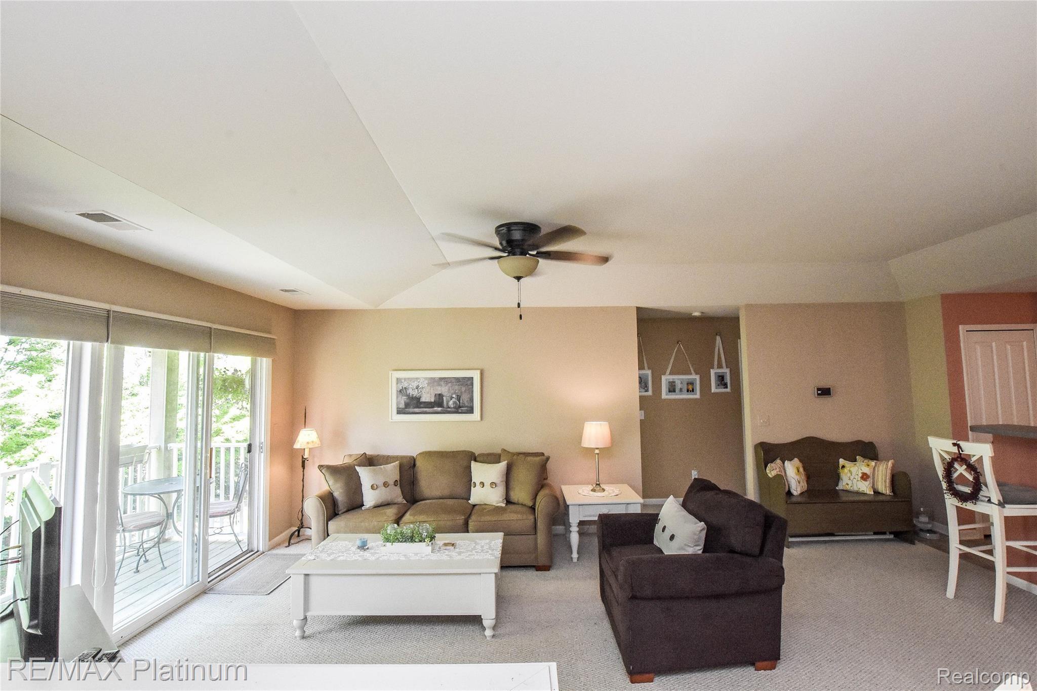 4051 Hampton Ridge Boulevard, Unit 7 Howell, MI 48843 - Photo 5 of 36 DSC_0703.jpg