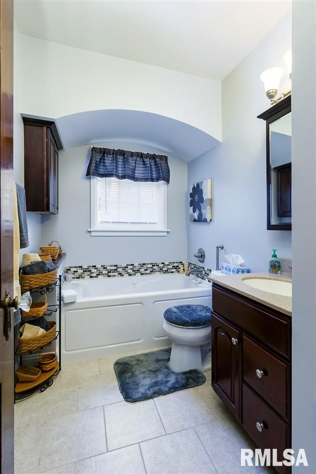 2953 Middle Road Davenport, IA 52803 - Photo 14 of 24 Gallery Image 14