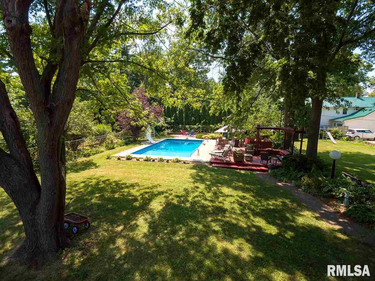 2953 Middle Road Davenport, IA 52803 - Photo 23 of 24 Gallery Image 23