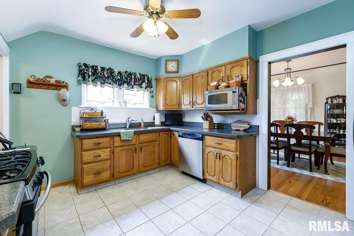 2953 Middle Road Davenport, IA 52803 - Photo 5 of 24 Gallery Image 5