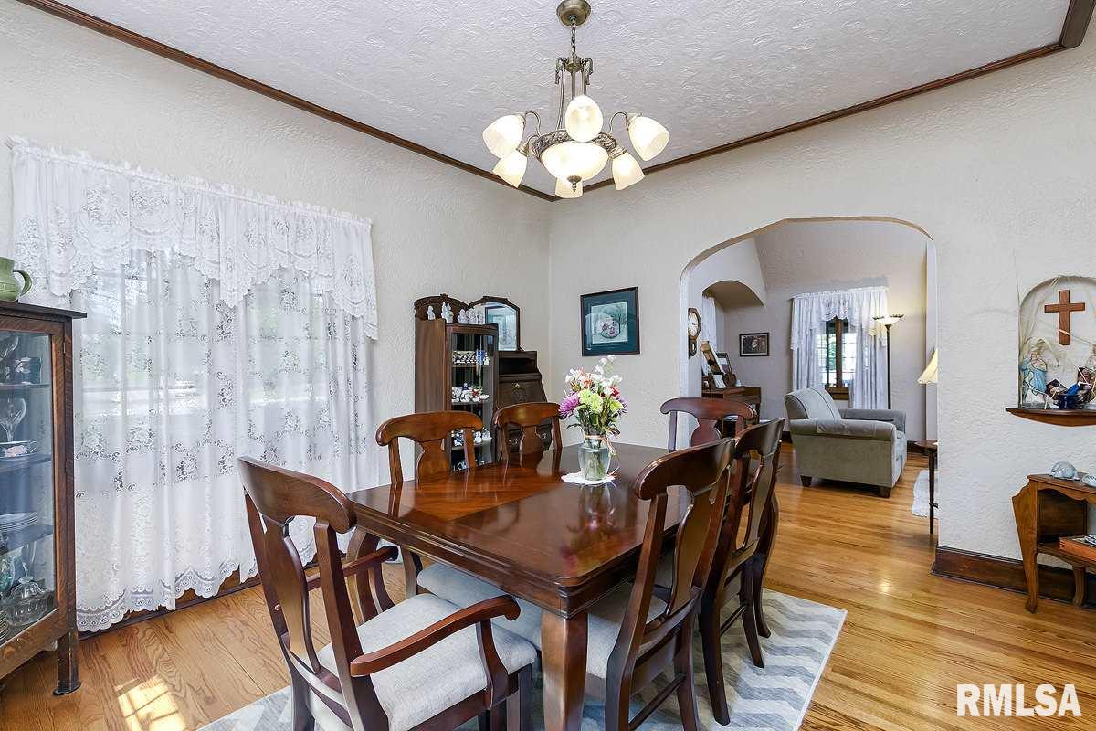 2953 Middle Road Davenport, IA 52803 - Photo 7 of 24 Gallery Image 7