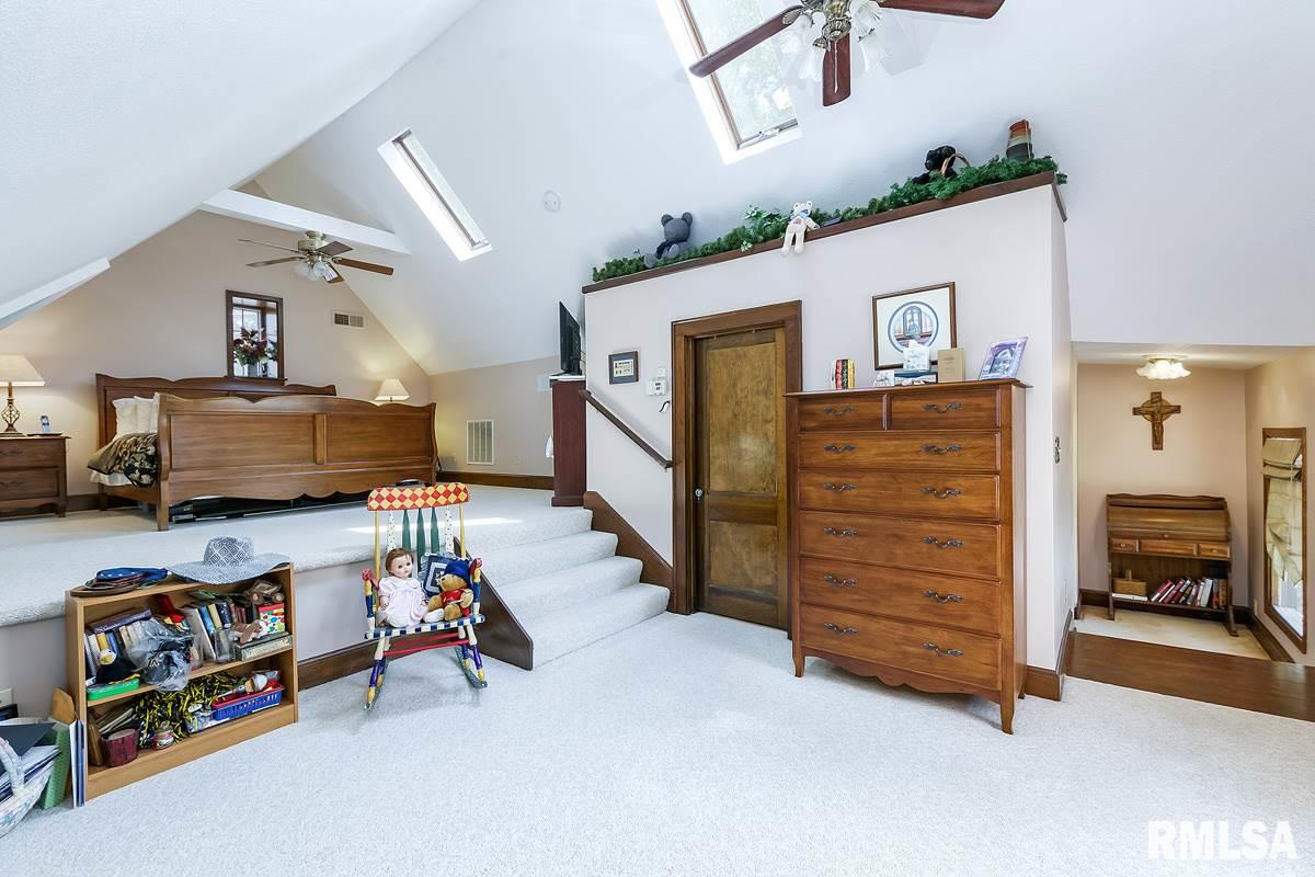 2953 Middle Road Davenport, IA 52803 - Photo 9 of 24 Gallery Image 9