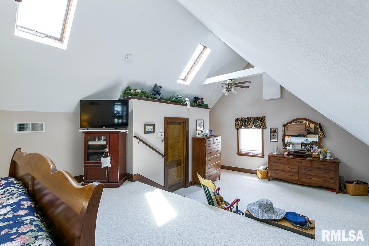 2953 Middle Road Davenport, IA 52803 - Photo 10 of 24 Gallery Image 10