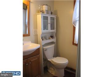 1431 Lacrosse Avenue Reading, PA 19607 - Photo 9 of 11 Bathroom