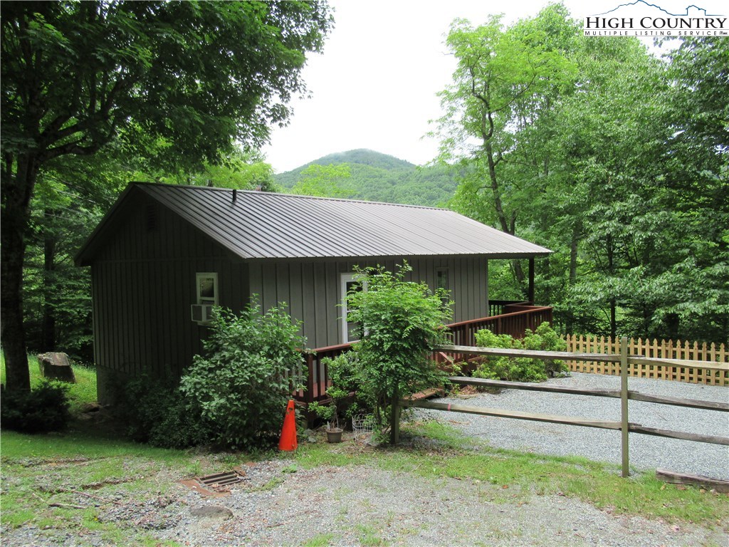 248 Snowflake Road Banner Elk, NC 28604 - Photo 1 of 25 Gallery Image 1