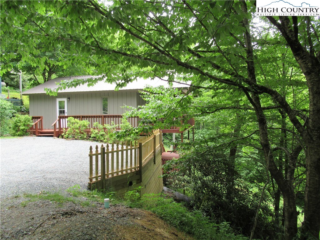 248 Snowflake Road Banner Elk, NC 28604 - Photo 2 of 25 Gallery Image 2