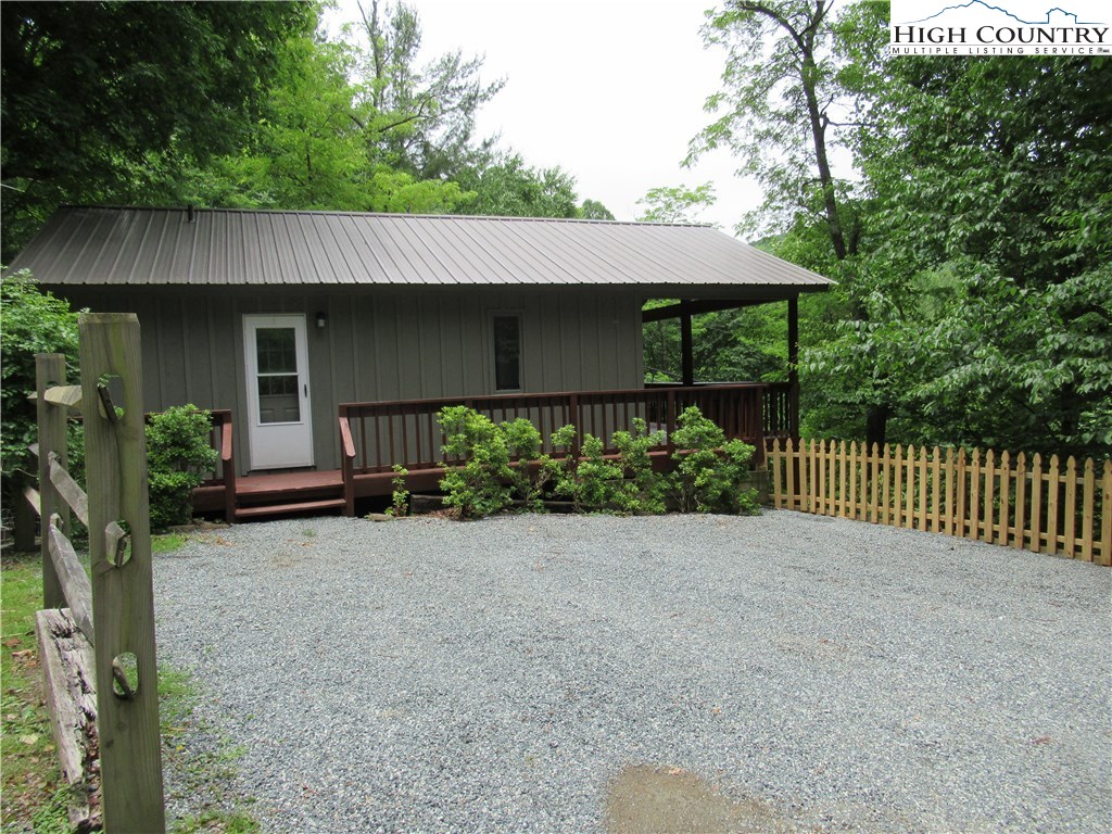 248 Snowflake Road Banner Elk, NC 28604 - Photo 3 of 25 Gallery Image 3