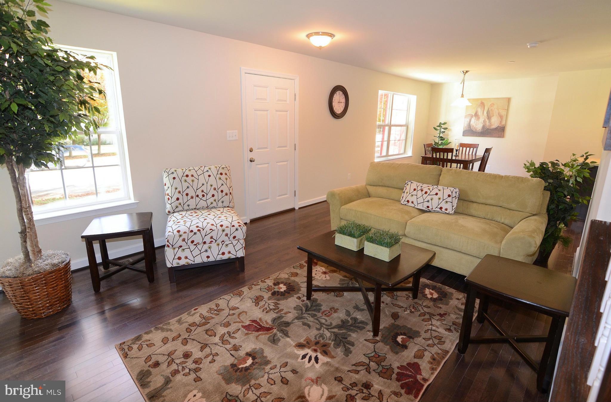 New Freetown Road Pasadena, MD 21122 - Photo 2 of 29 Living Room